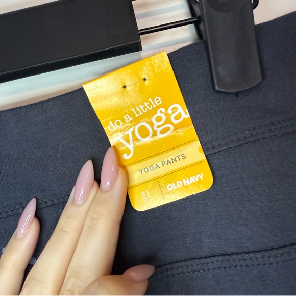 Old Navy | Charcoal Gray Yoga Pants - Picture 7 of 7